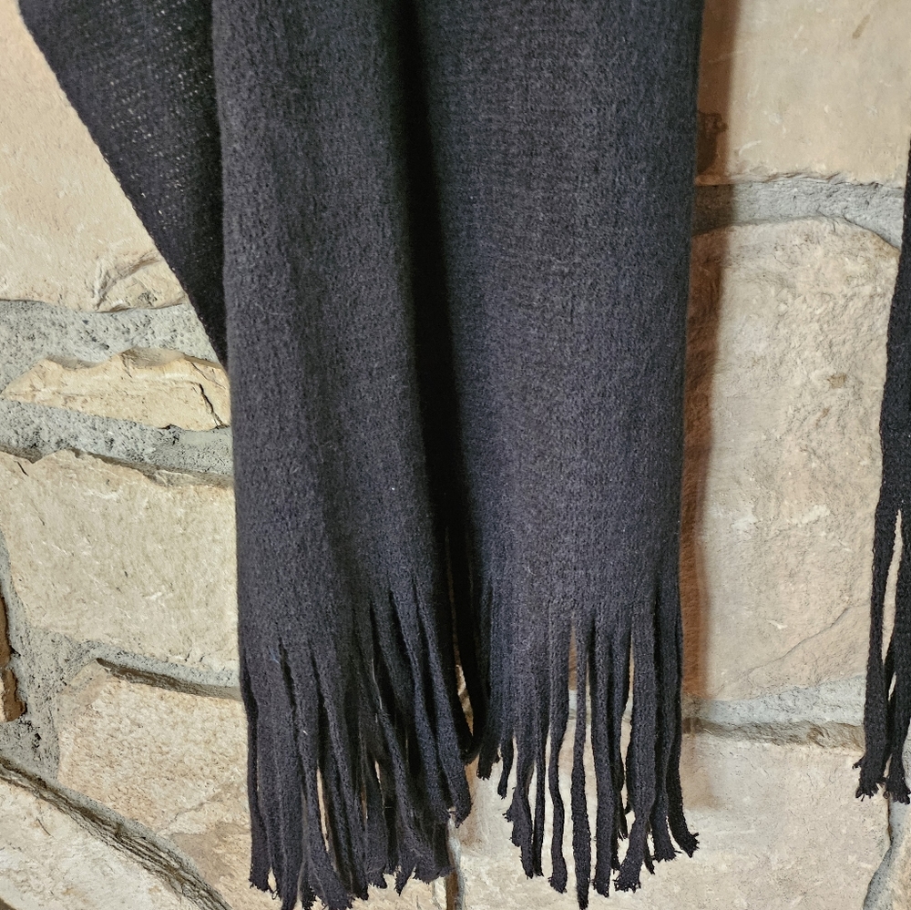 Steve Madden 100% Acrylic Black Fringe Detail Scarf - Picture 4 of 6